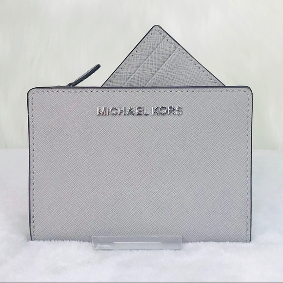 Michael Kors Handbags - Michael Kors Jet Set Travel MD Card Case Wallet